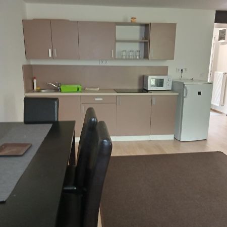 Tiszaliget Apartman Es Szallo Szolnok Exteriör bild