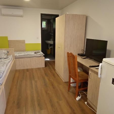 Tiszaliget Apartman Es Szallo Szolnok Exteriör bild