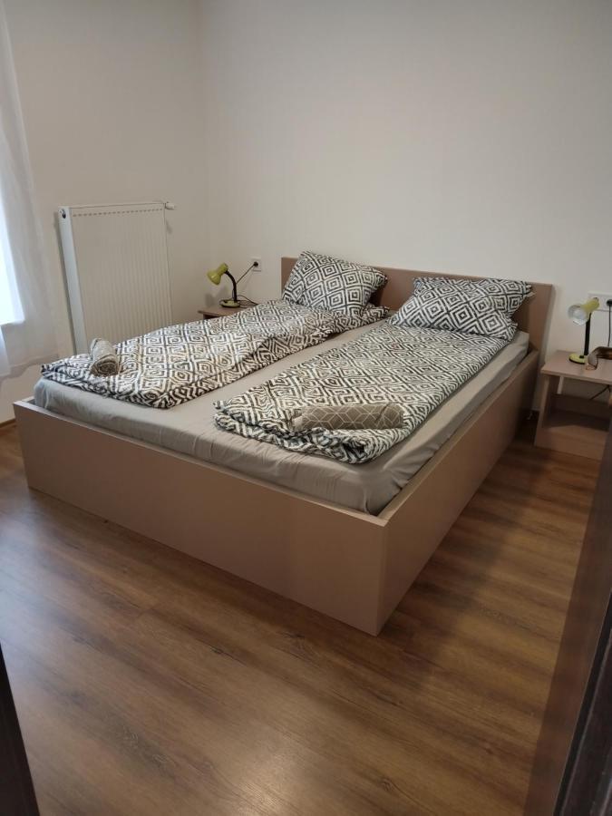 Tiszaliget Apartman Es Szallo Szolnok Exteriör bild