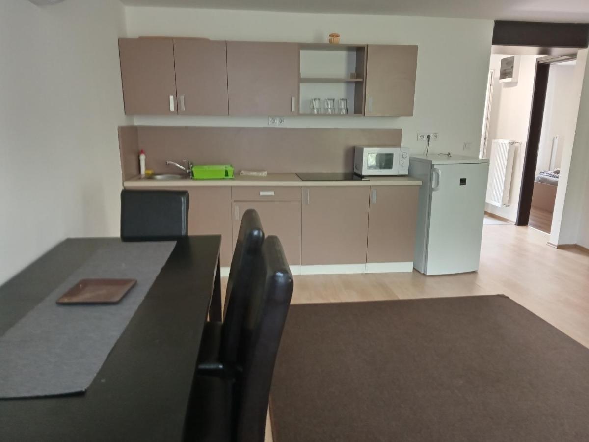 Tiszaliget Apartman Es Szallo Szolnok Exteriör bild