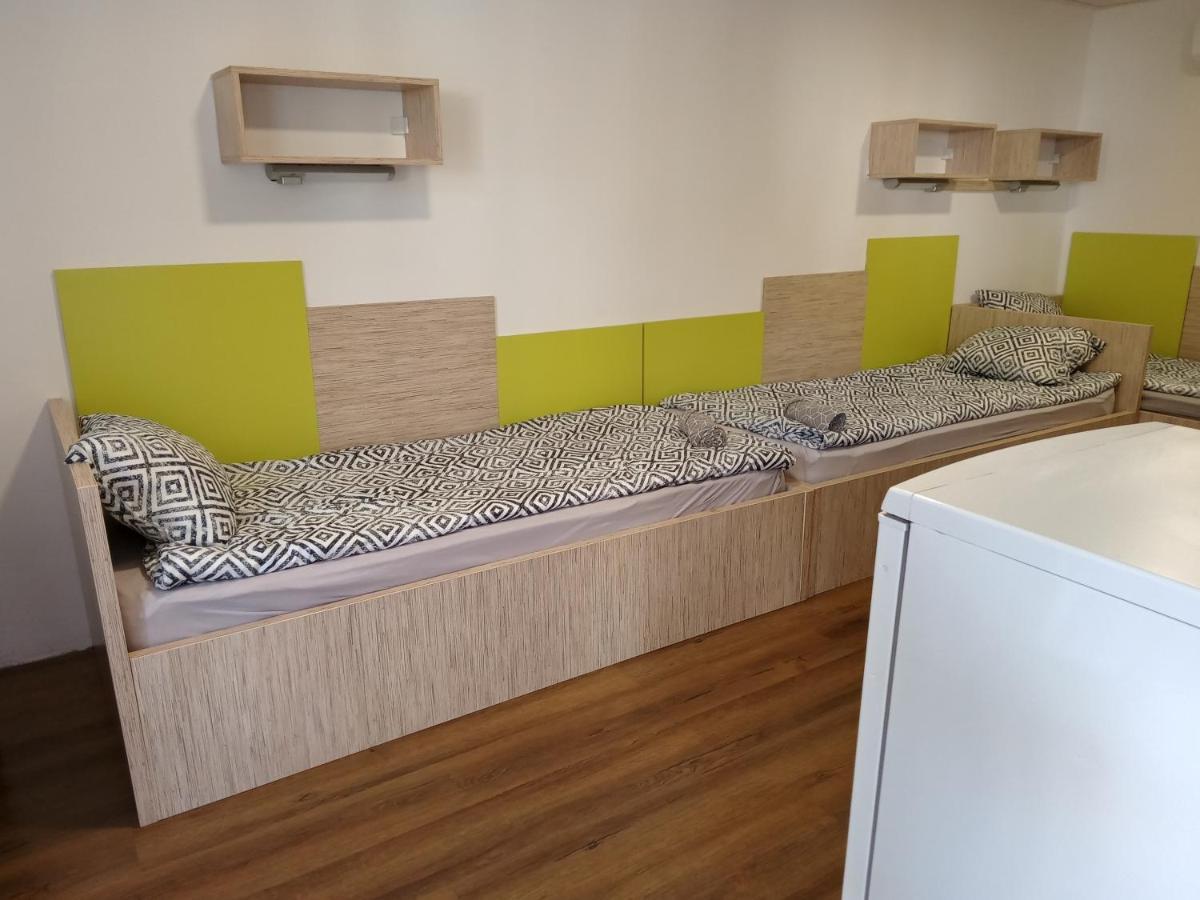Tiszaliget Apartman Es Szallo Szolnok Exteriör bild