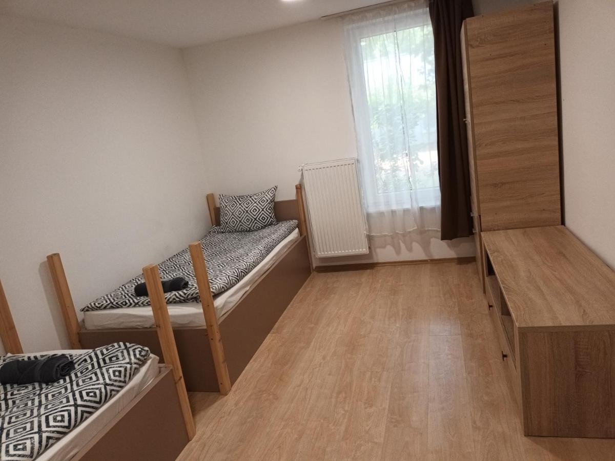 Tiszaliget Apartman Es Szallo Szolnok Exteriör bild