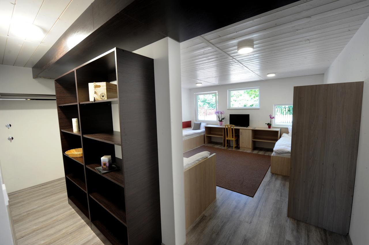 Tiszaliget Apartman Es Szallo Szolnok Exteriör bild