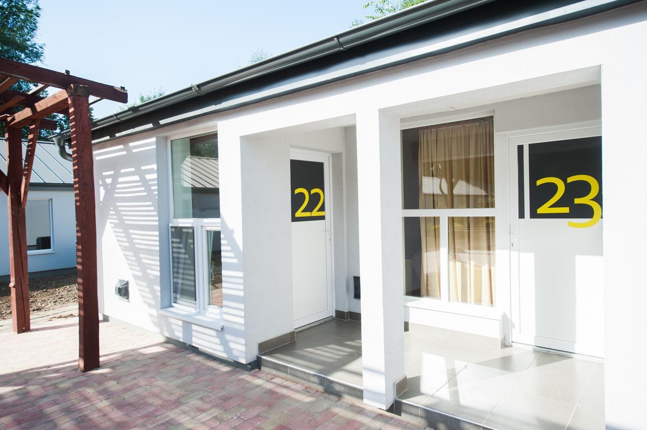 Tiszaliget Apartman Es Szallo Szolnok Exteriör bild