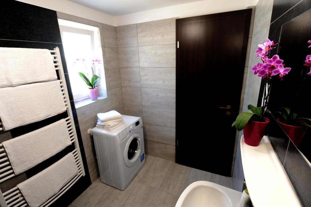 Tiszaliget Apartman Es Szallo Szolnok Exteriör bild