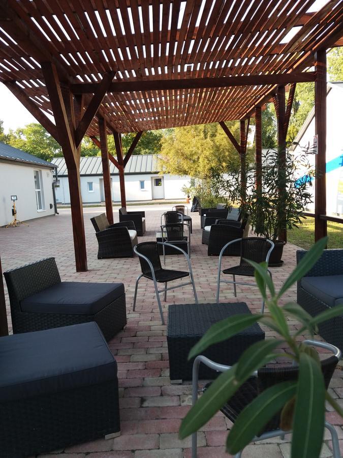 Tiszaliget Apartman Es Szallo Szolnok Exteriör bild