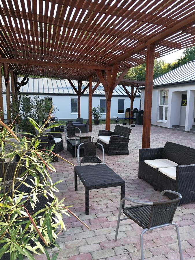 Tiszaliget Apartman Es Szallo Szolnok Exteriör bild